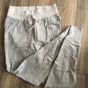Lululemon • Jogger sz 4